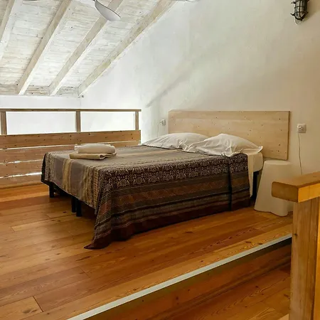 Restored Stable Overlooking The Sea At Cova Калофорте